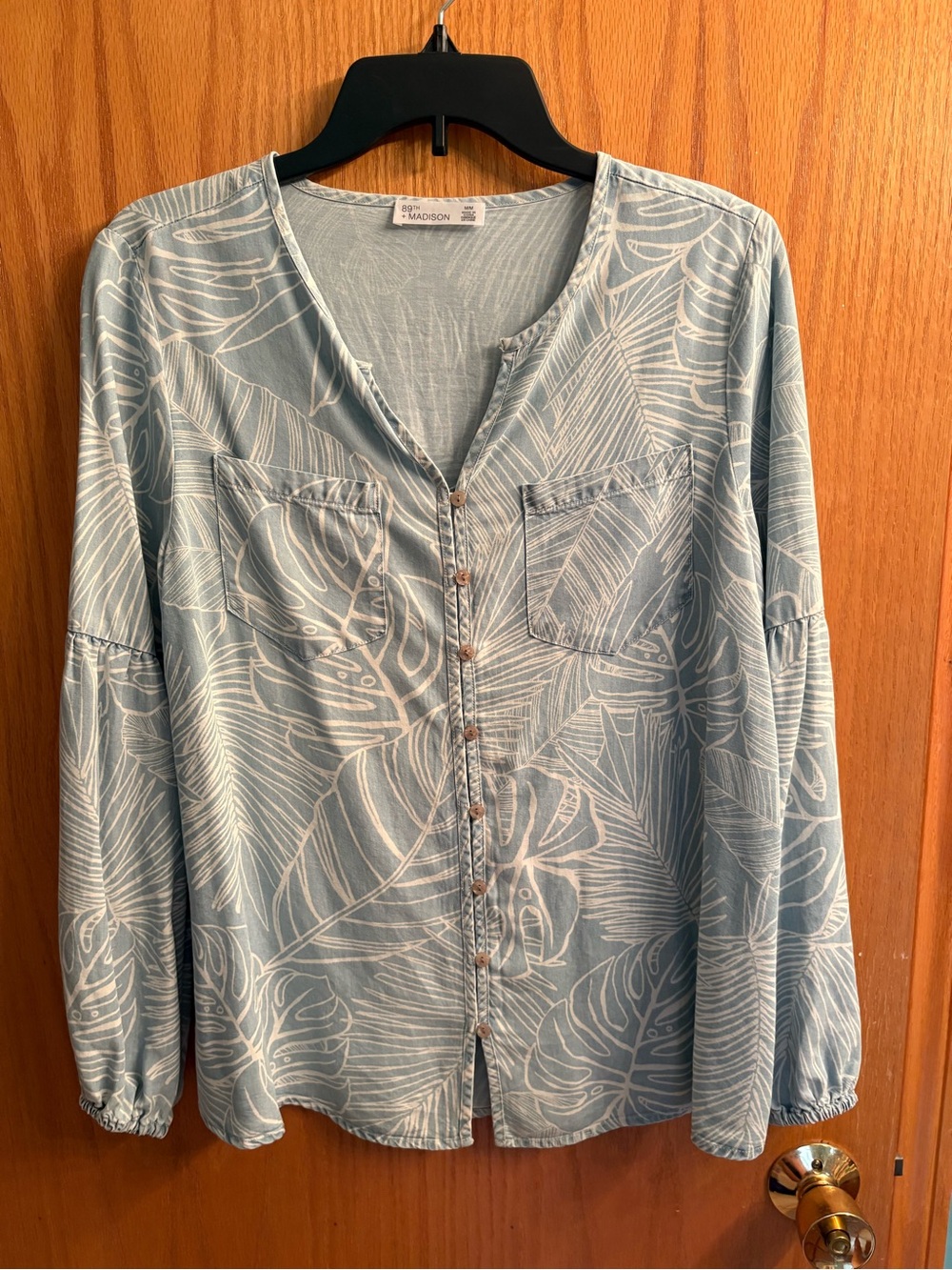 NWT 89th + Madison Blue Leaf-Print Button Front Blouse Sz M